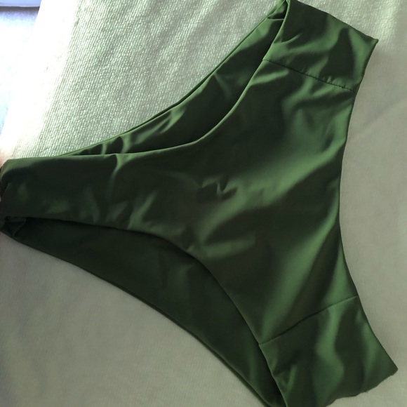 Green bathing suit - Picture 3 of 4